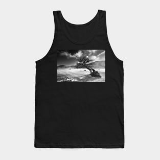 Never surrender! Tank Top